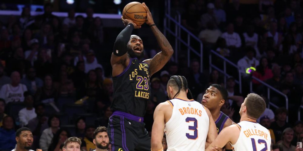 Lakers Secure Game 1 Victory Over Rockets Behind Kennard’s Career Night