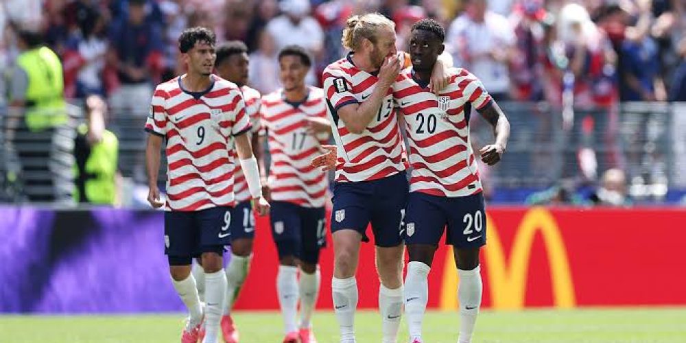 US advance to World Cup round of 32 with dominant 2-0 win over Australia