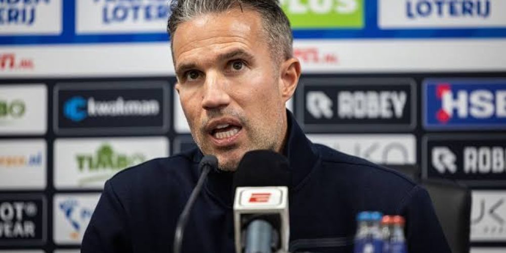 Feyenoord Dismisses Head Coach Robin van Persie After Inconsistent Season