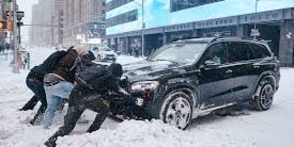 Midwest and Northeast Brace for Uncertain Weekend Winter Storm Track